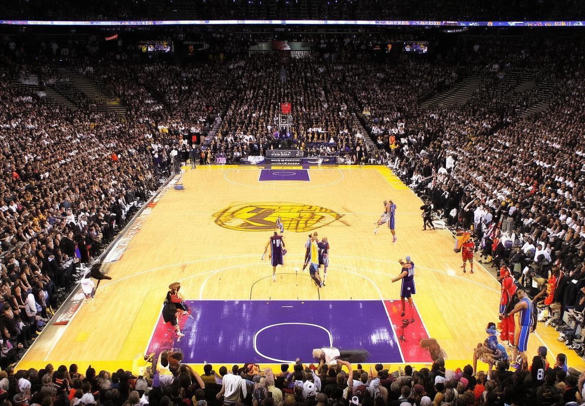 2009年NBA总决赛：科比领衔湖人活塞巅峰对决回顾(图2)