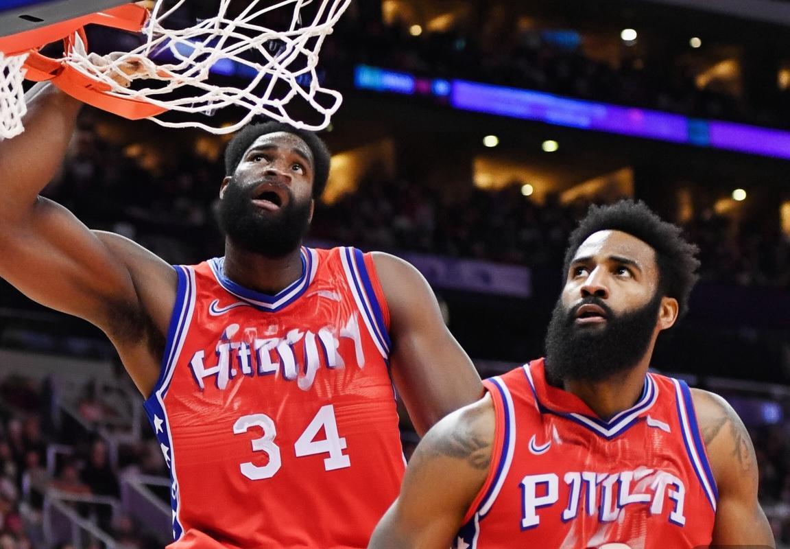 76人主场激战篮网，恩比德哈登率队晋级季后赛(图2)